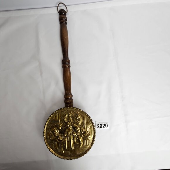 English Brass & Wood Bed Warmer – Embossed Scene Design – 19" Long Vintage - Picture 12 of 12